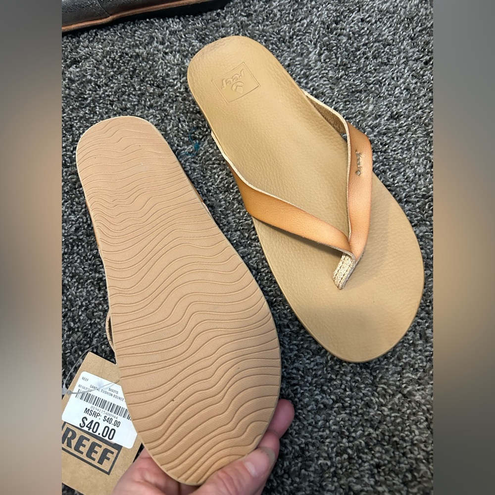 Reef cushion bounce court flip-flop